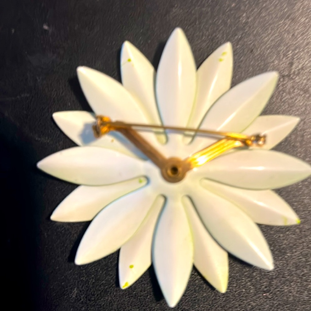 Butterfly and Flower Brooch Set - Picture 4 of 5